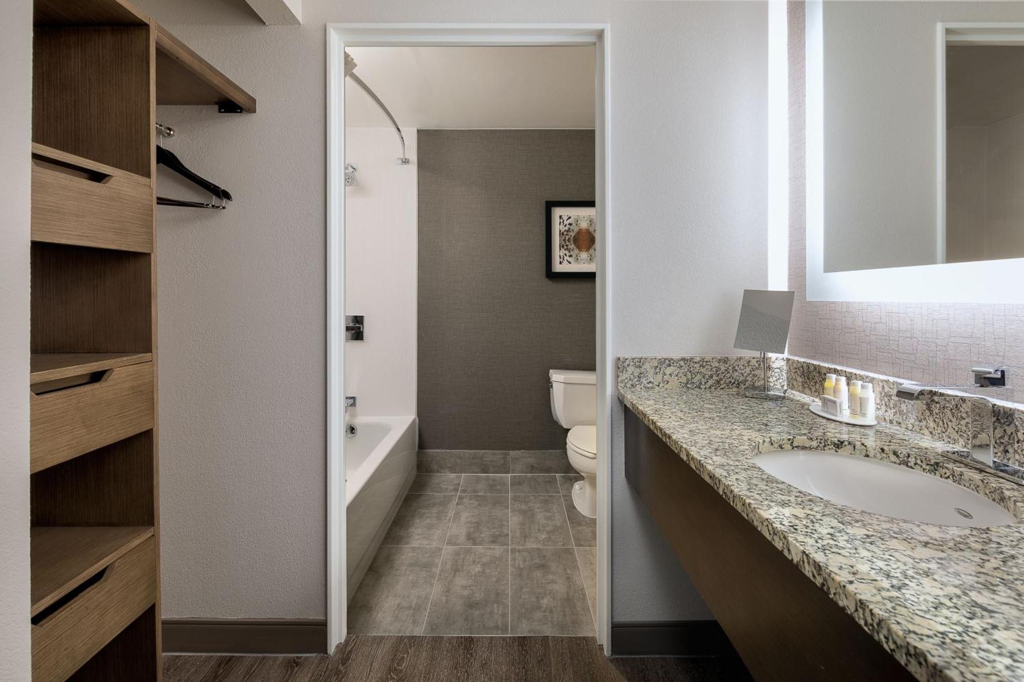 Courtyard Downtown/blackstone 4*